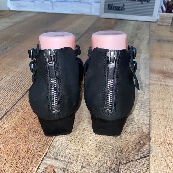 EILEEN FISHER SUEDE LEATHER STRAPPY EDGY CLASSIC BLOCK HEELS Sandals - Picture 9 of 15